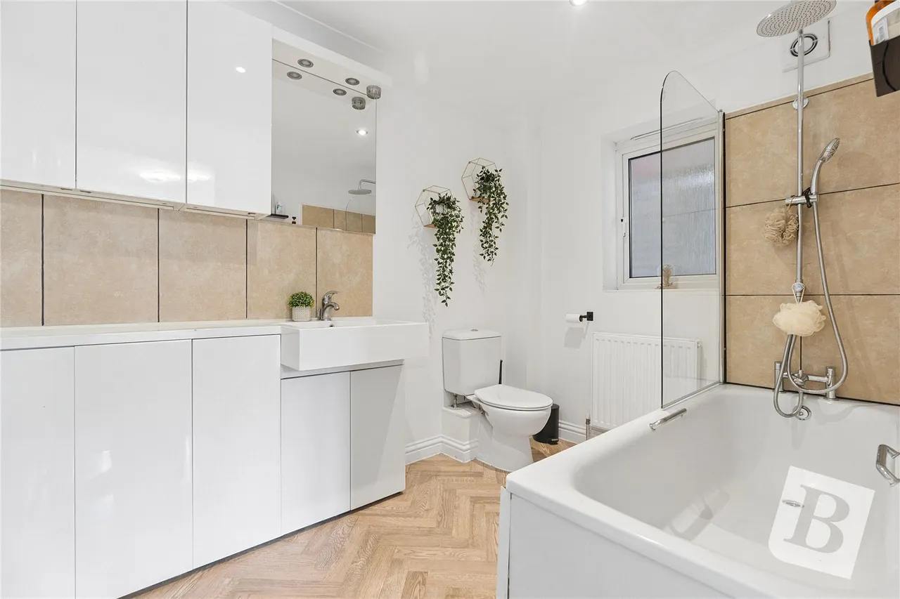 Pemberry Place, Clayburn Circle, SS14, photo 5