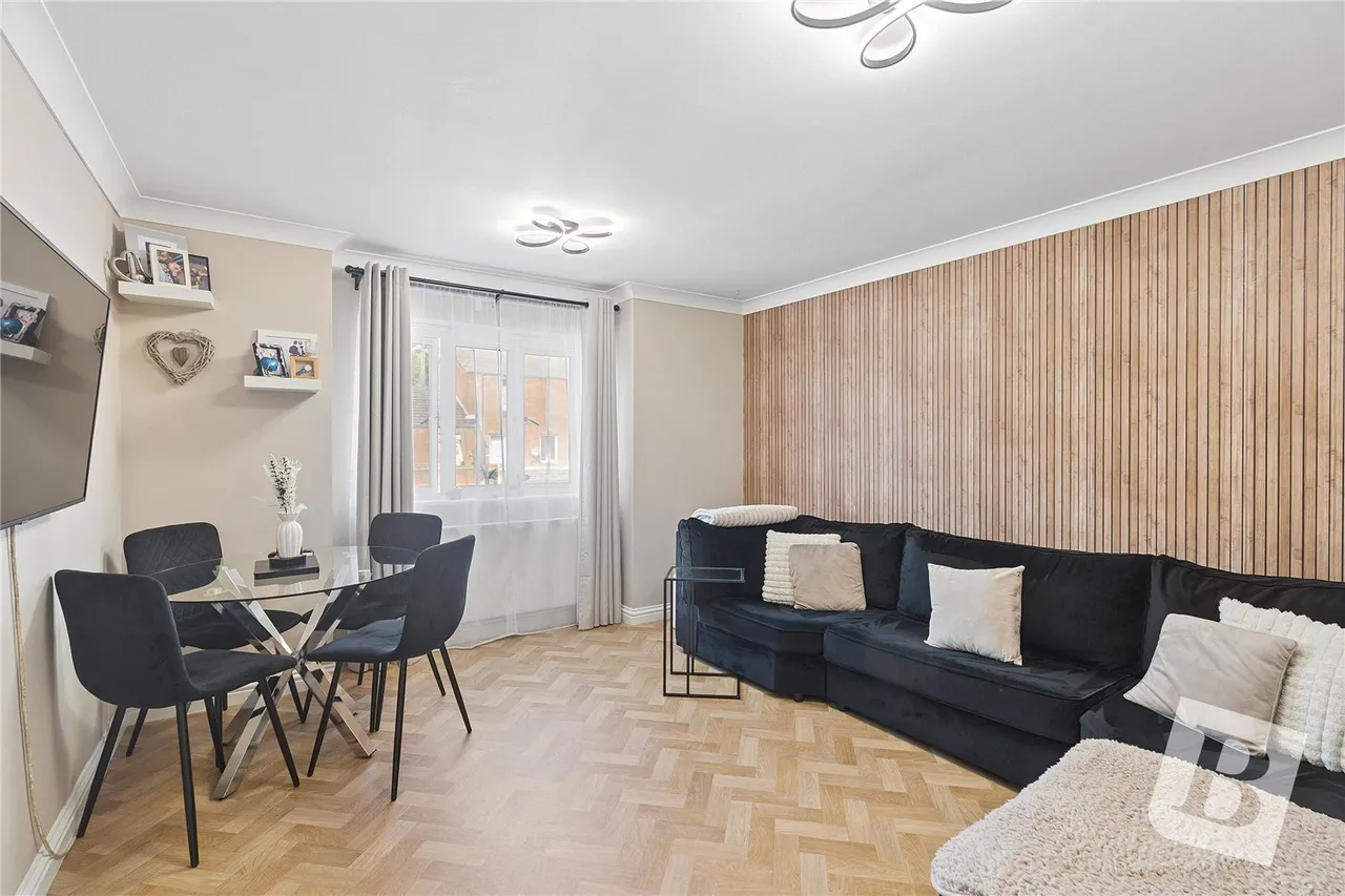 Pemberry Place, Clayburn Circle, SS14, photo 2