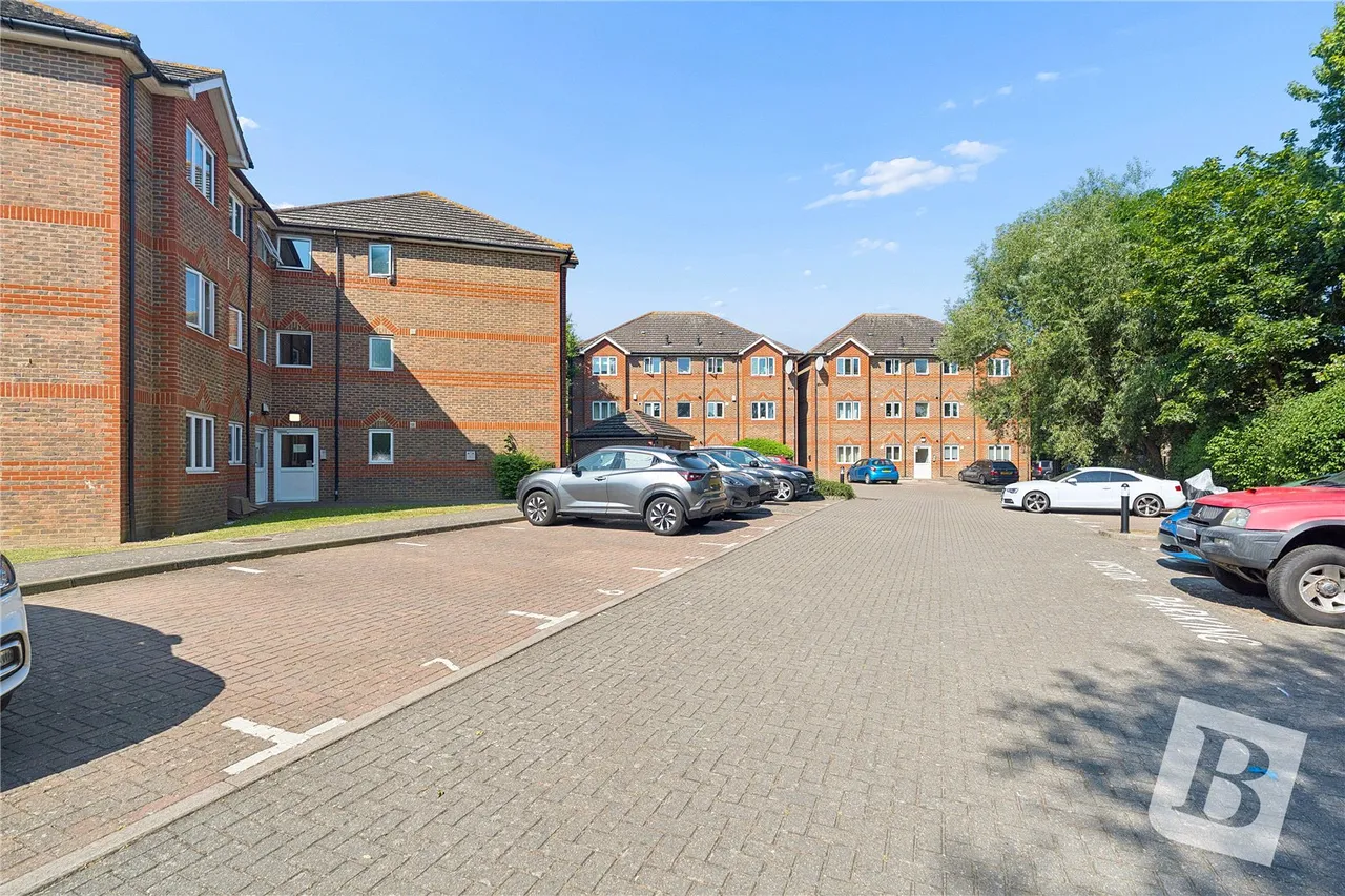 Pemberry Place, Clayburn Circle, SS14, photo 13