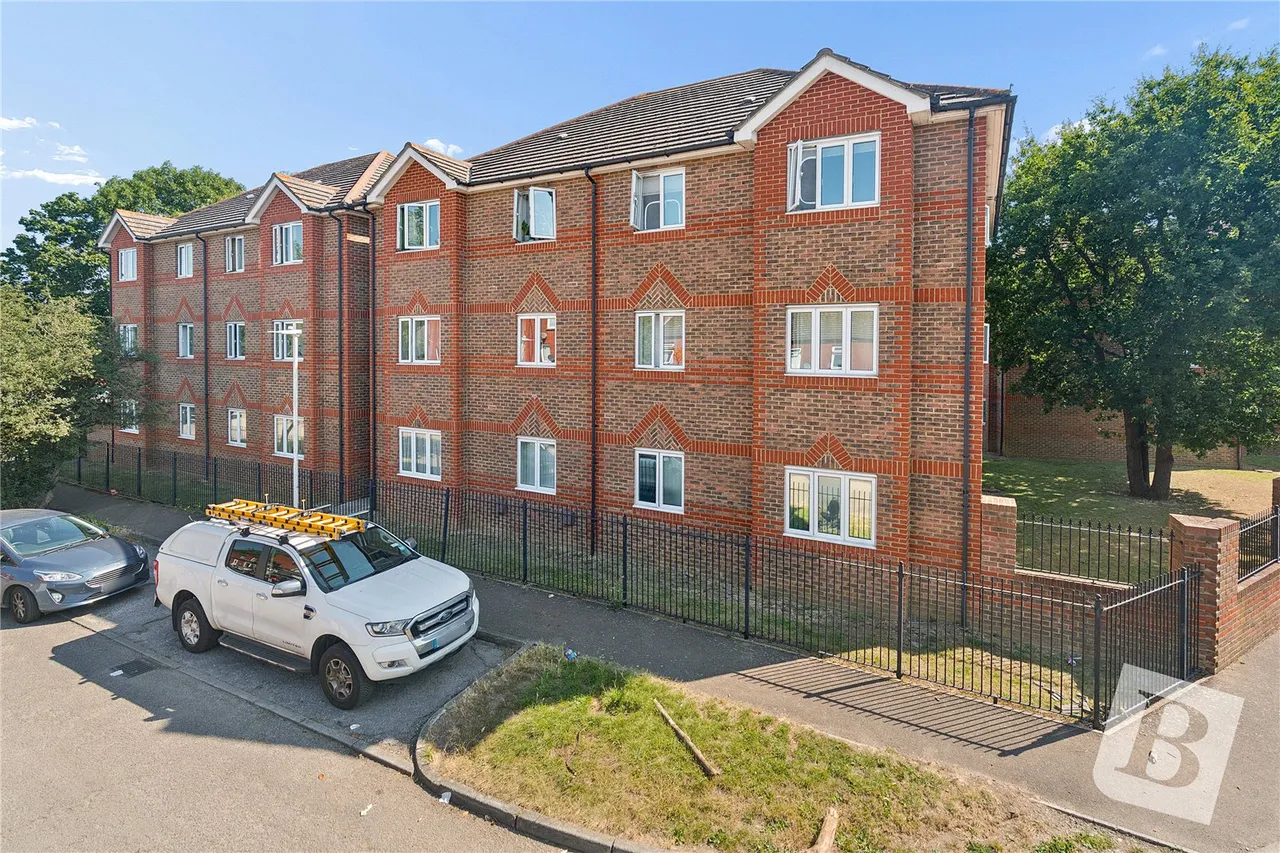 Pemberry Place, Clayburn Circle, SS14, photo 10