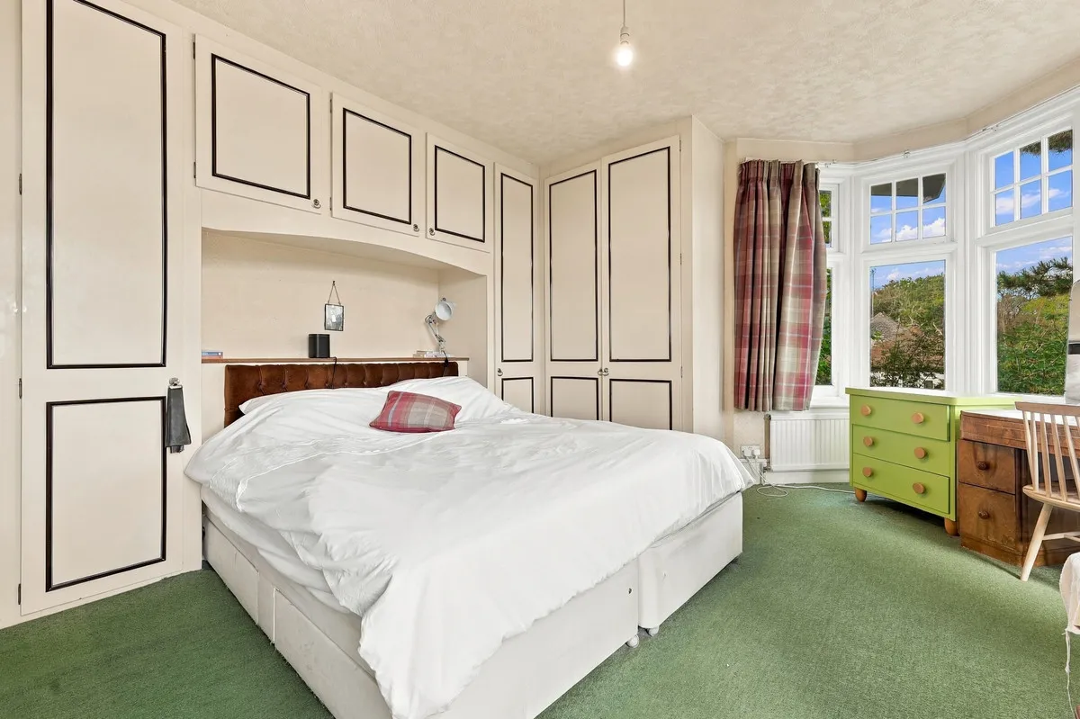 Connaught Avenue, Loughton, IG10, photo 20