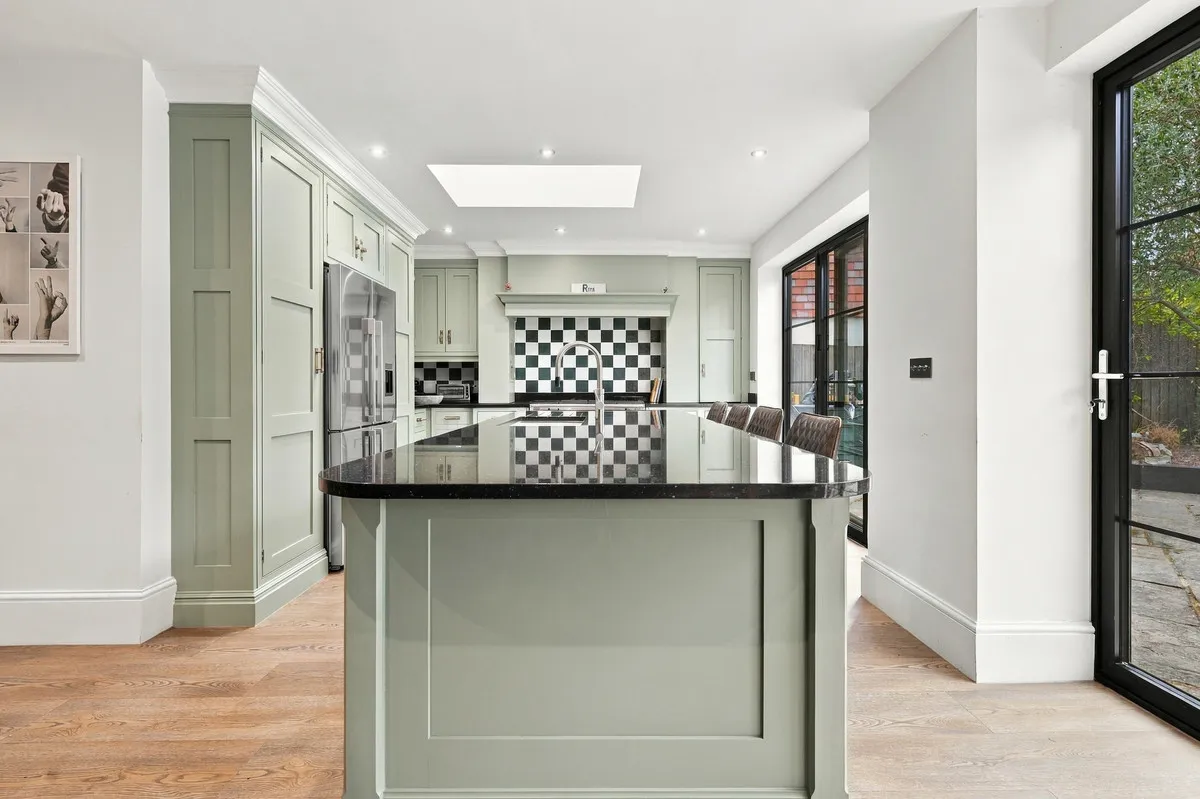 Connaught Avenue, Loughton, IG10, photo 13