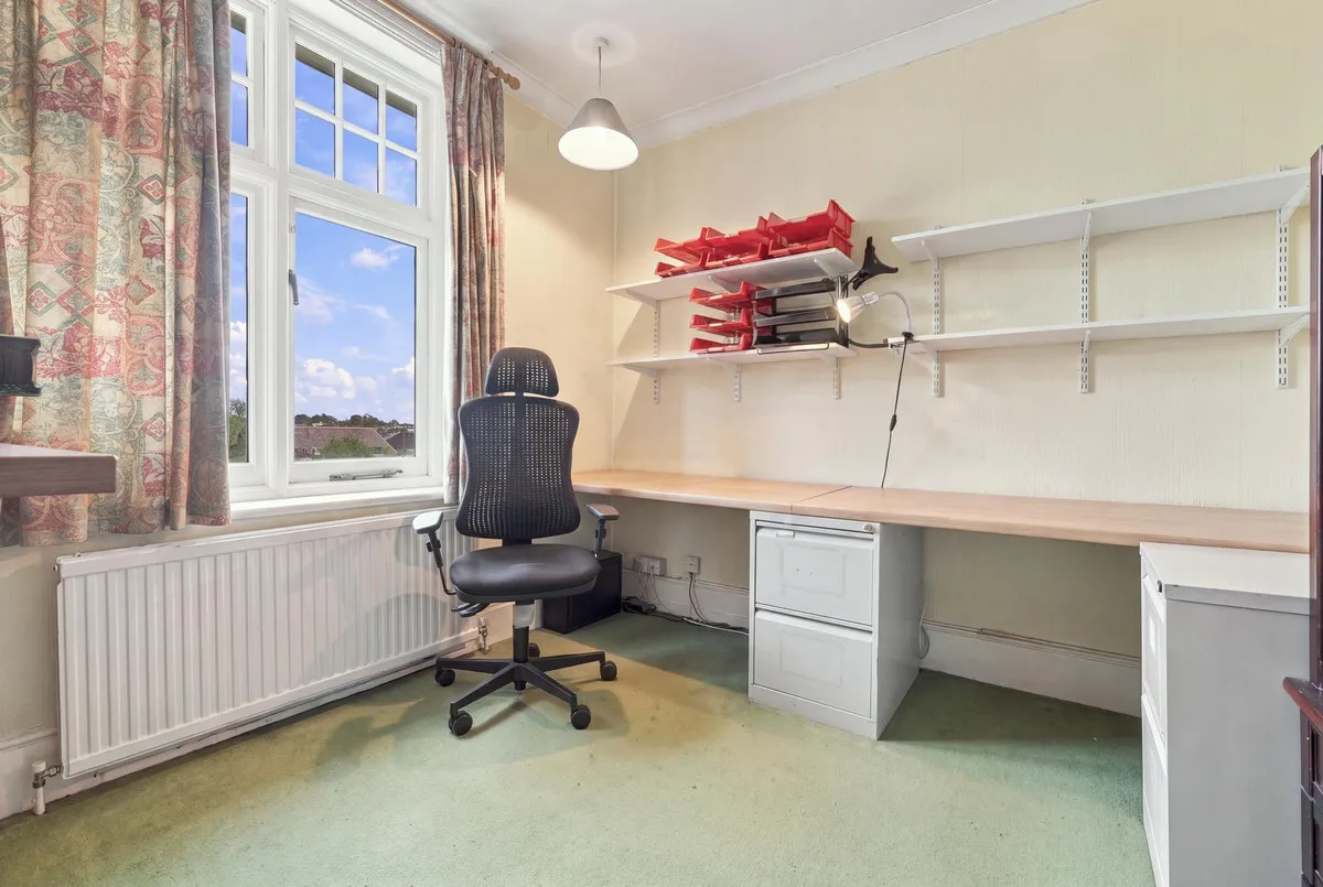 Connaught Avenue, Loughton, IG10, photo 26