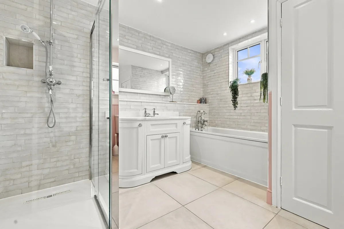 Connaught Avenue, Loughton, IG10, photo 24