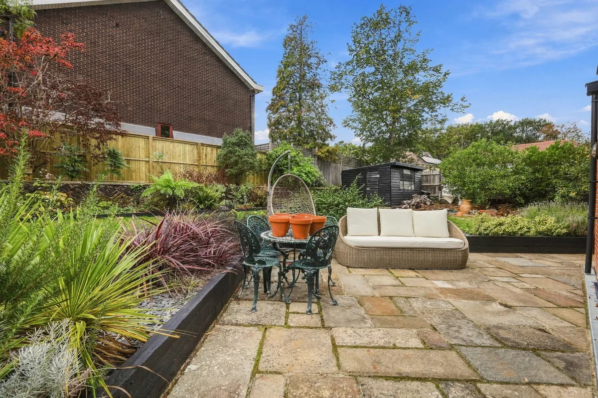 Connaught Avenue, Loughton, IG10, photo 37
