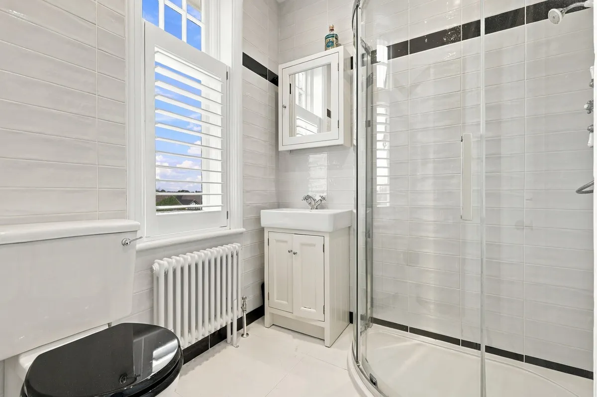 Connaught Avenue, Loughton, IG10, photo 22