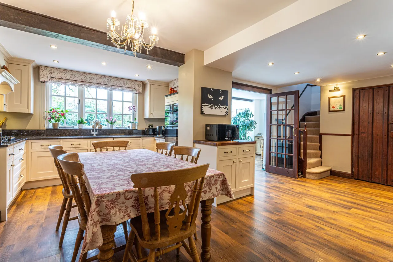 Wychwood Cottage Avenue Road, Fleet, GU51 4NG, photo 5