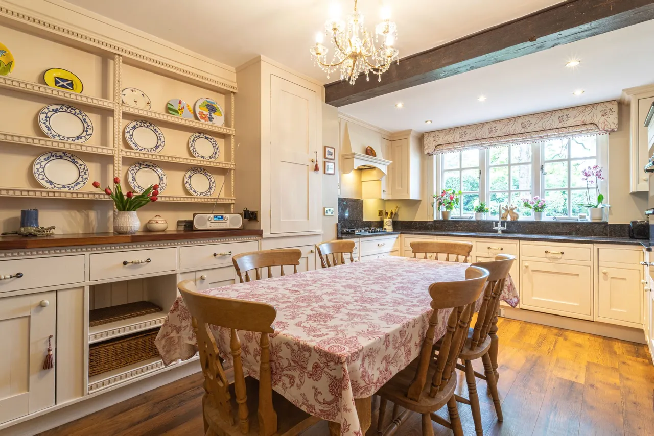 Wychwood Cottage Avenue Road, Fleet, GU51 4NG, photo 6