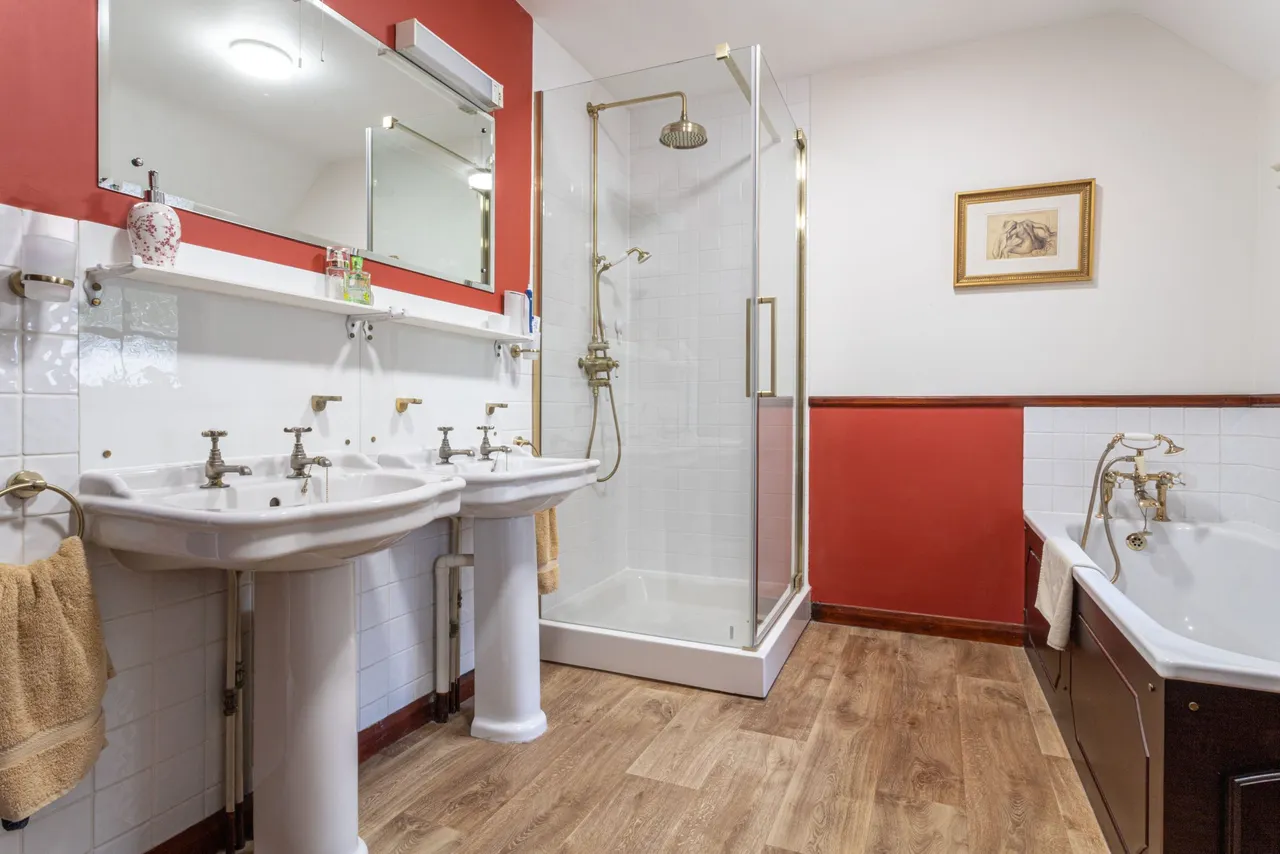 Wychwood Cottage Avenue Road, Fleet, GU51 4NG, photo 13