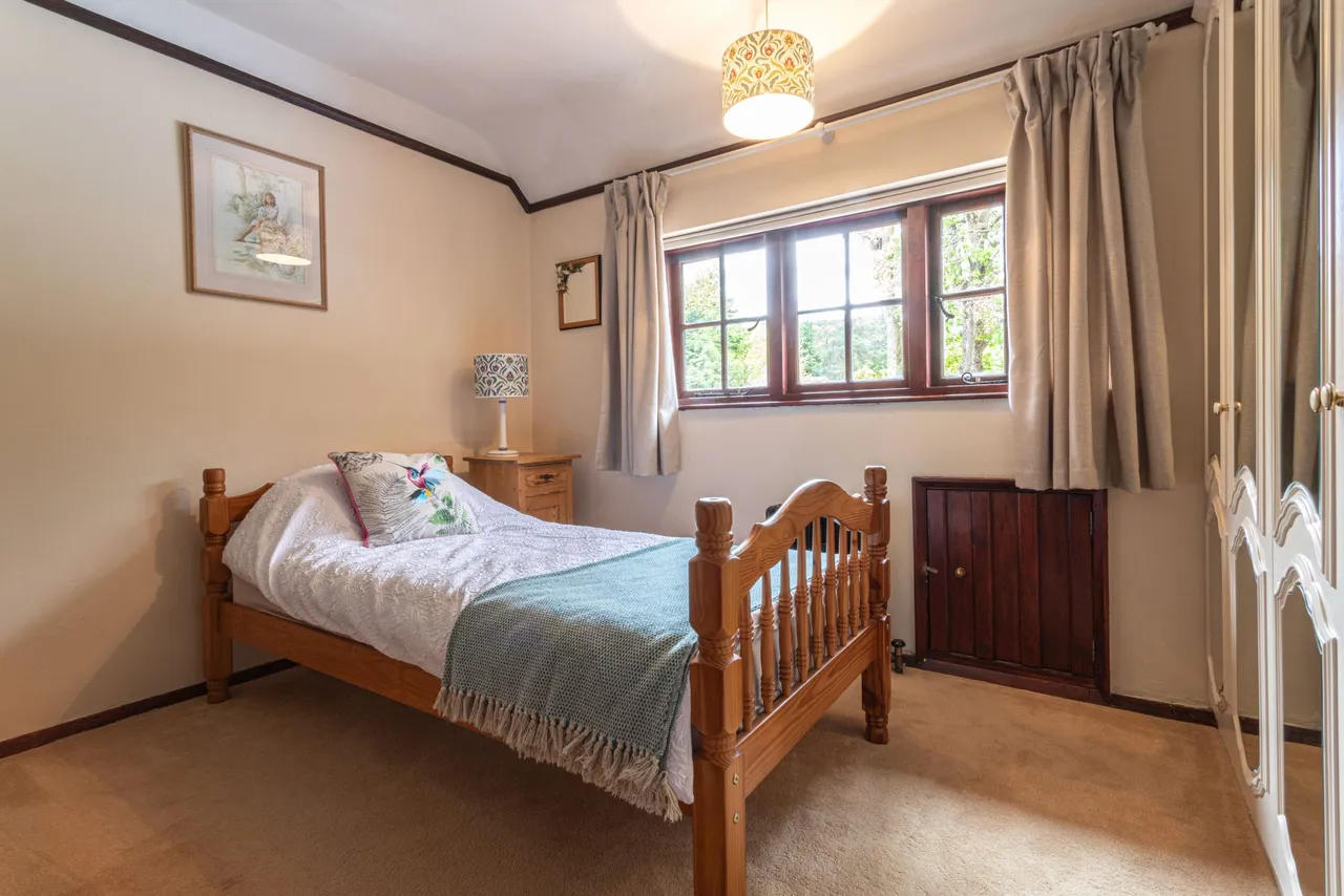 Wychwood Cottage Avenue Road, Fleet, GU51 4NG, photo 18