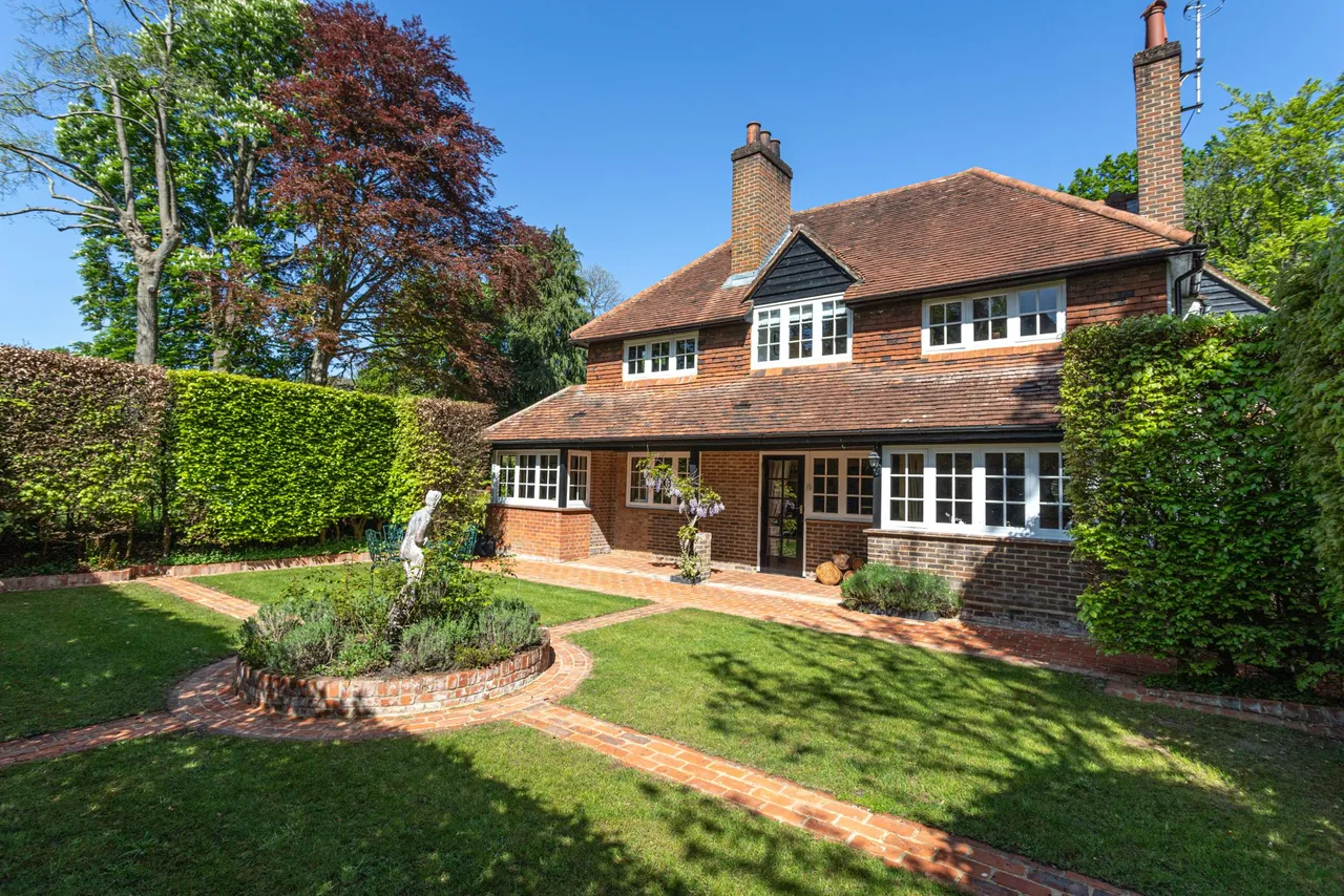 Wychwood Cottage Avenue Road, Fleet, GU51 4NG, photo 24