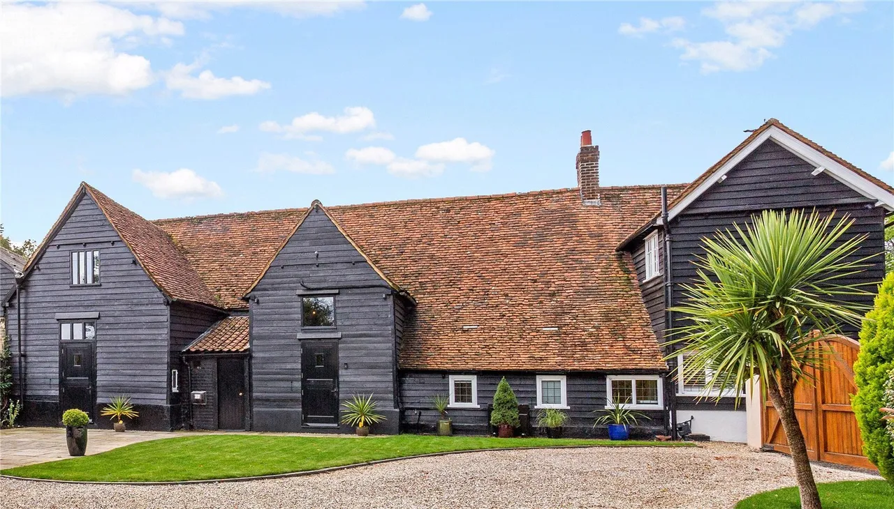 3 bed barn conversion for sale, Brickendon Lane, Hertford, SG13