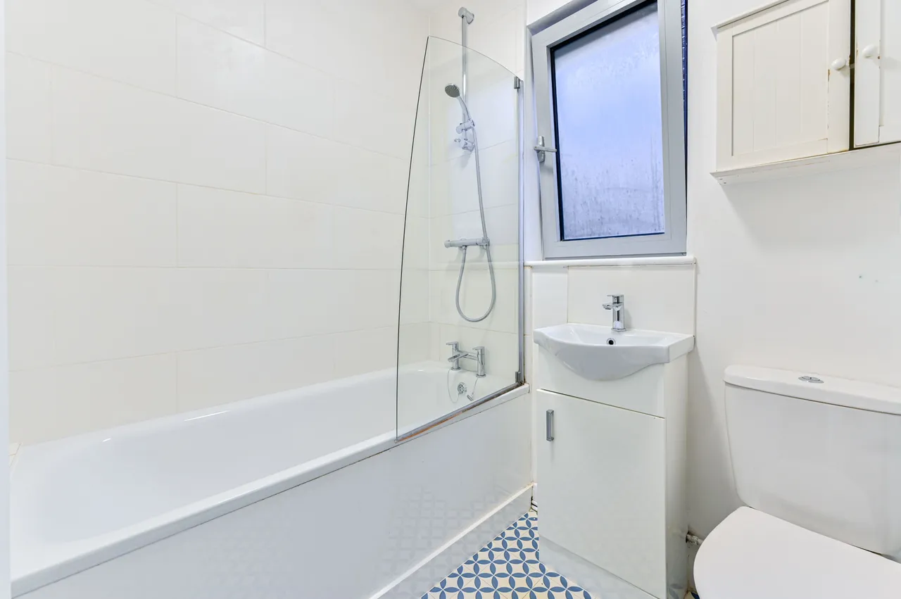 Flat D, Sandra Court, Sirdar Road, Mitcham, photo 7