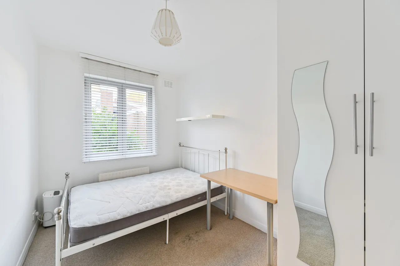 Flat D, Sandra Court, Sirdar Road, Mitcham, photo 6