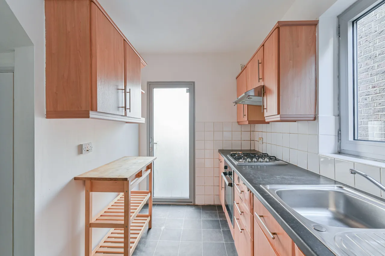 Flat D, Sandra Court, Sirdar Road, Mitcham, photo 9