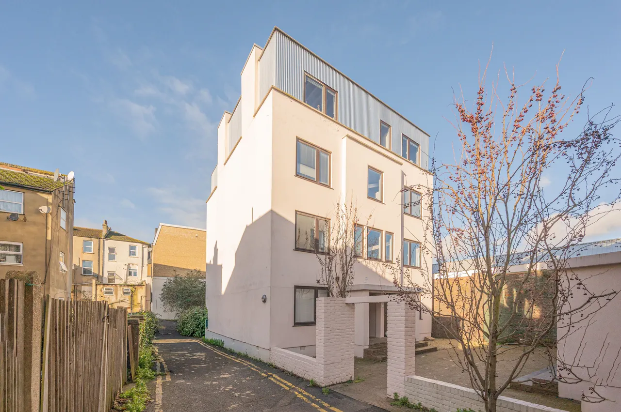Flat D, Sandra Court, Sirdar Road, Mitcham, photo 8