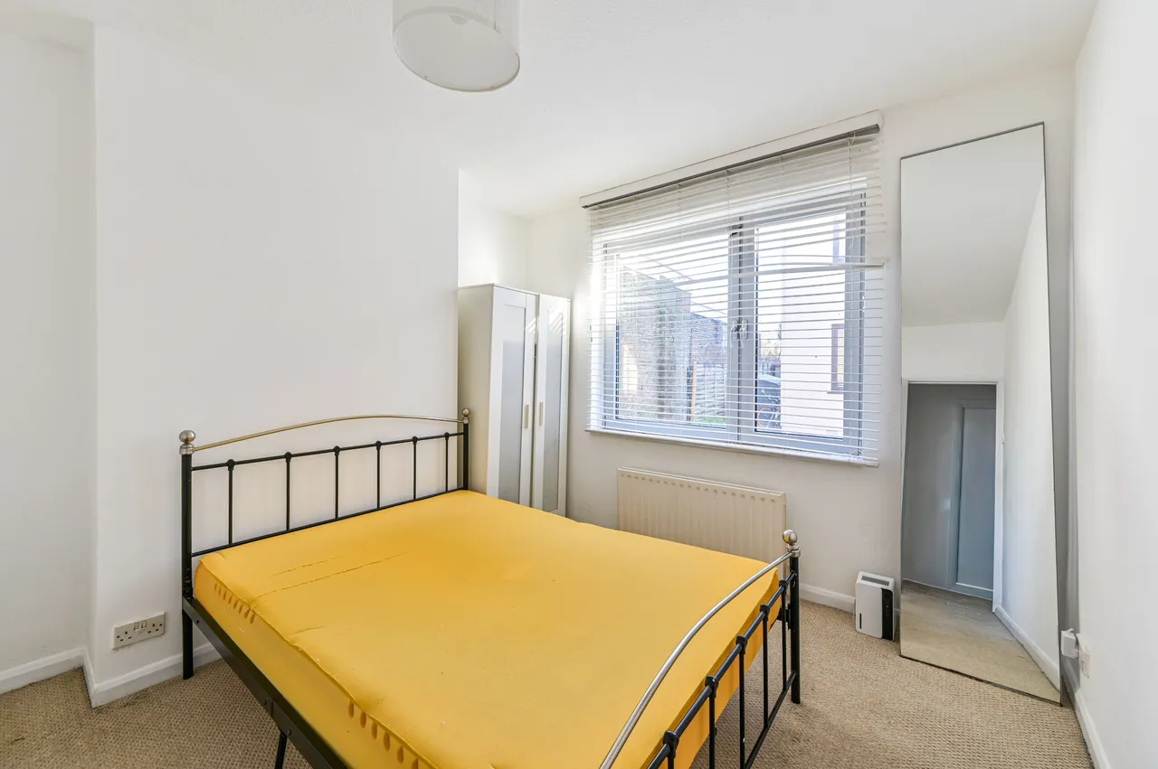 Flat D, Sandra Court, Sirdar Road, Mitcham, photo 4