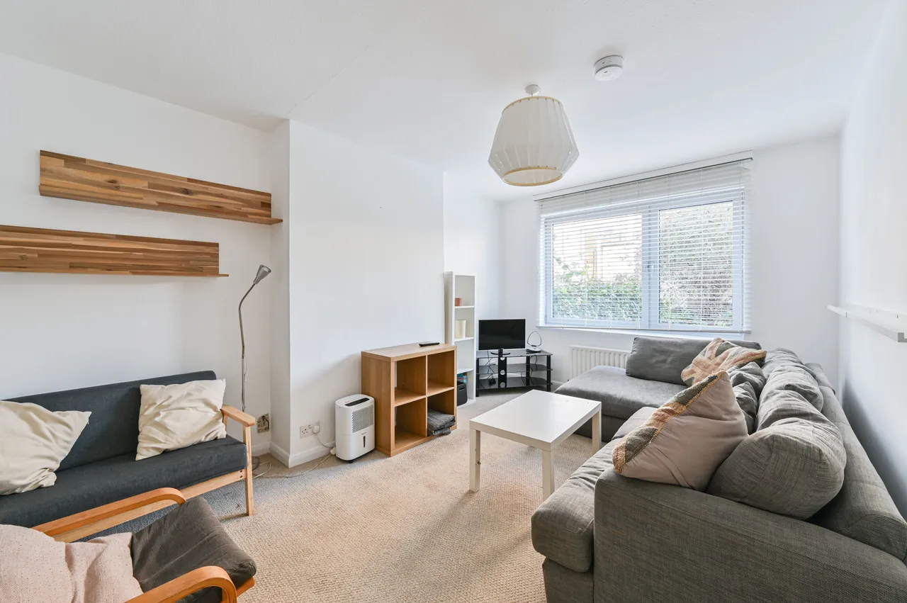 Flat D, Sandra Court, Sirdar Road, Mitcham, photo 2