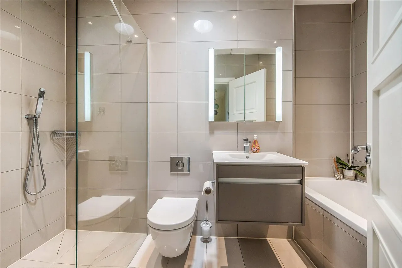Elizabeth Place, Winchester, SO22, photo 13
