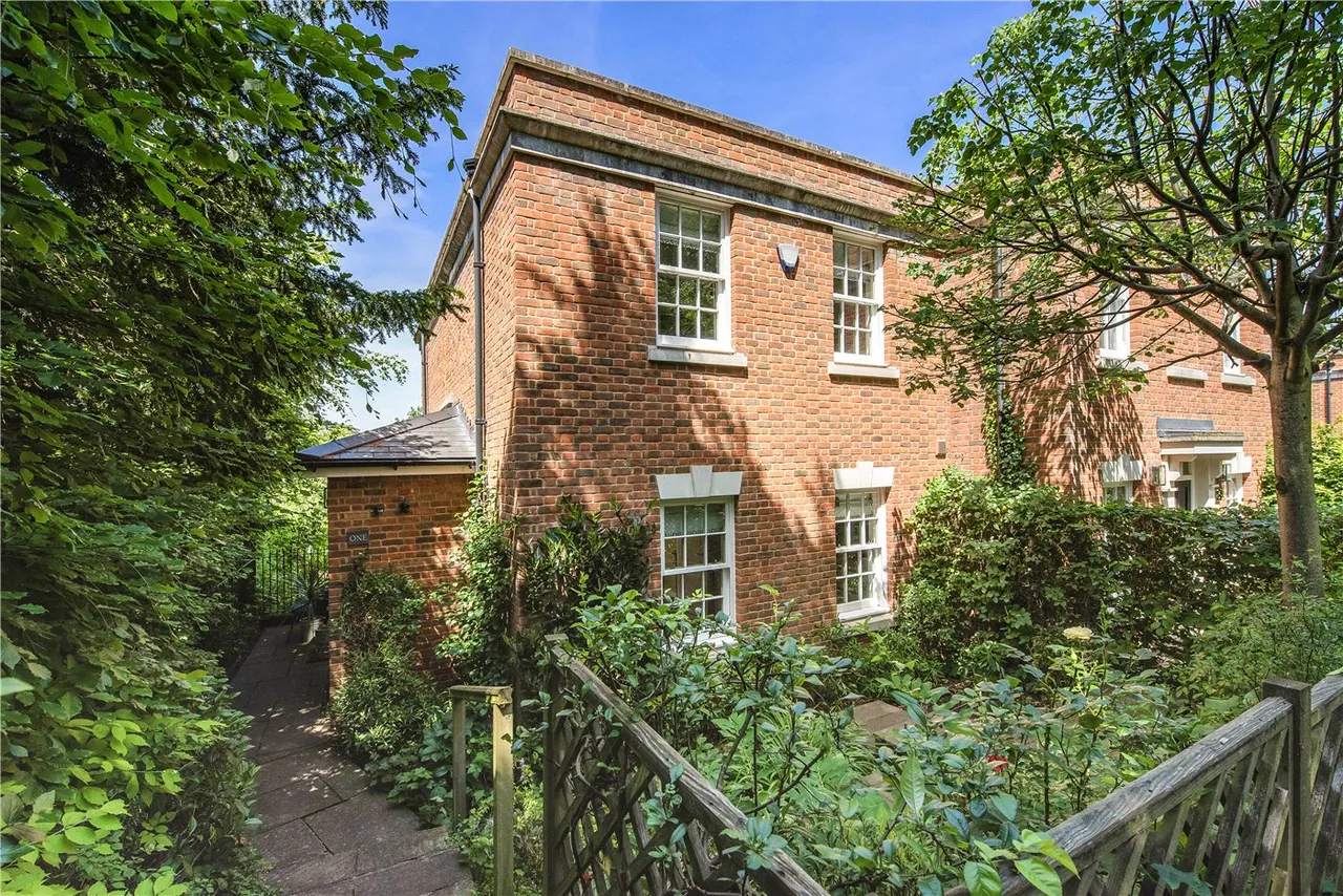 3 bed house for sale, Elizabeth Place, Winchester, SO22