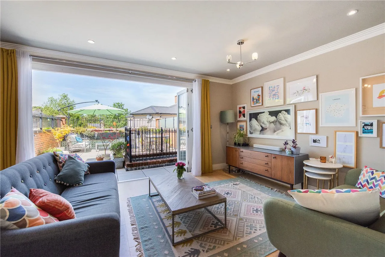 Elizabeth Place, Winchester, SO22, photo 2
