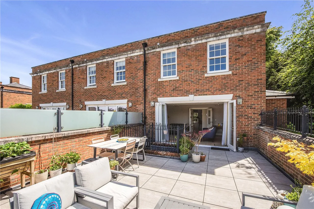 Elizabeth Place, Winchester, SO22, photo 9