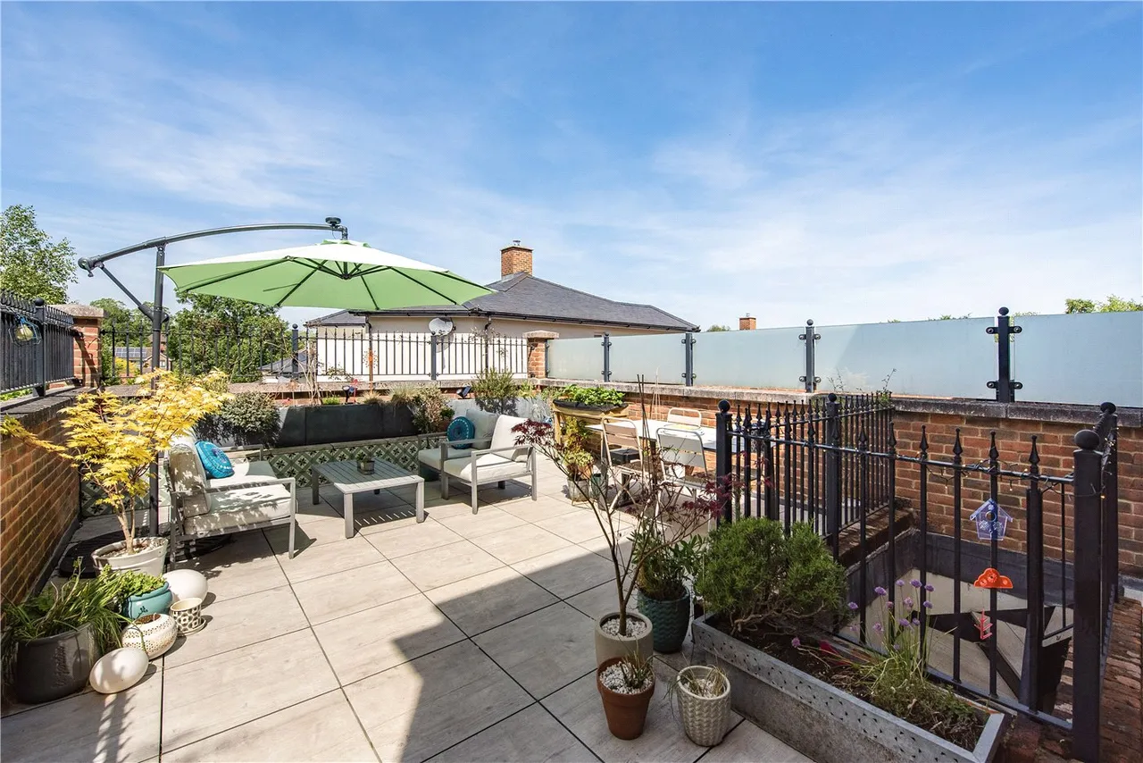 Elizabeth Place, Winchester, SO22, photo 10