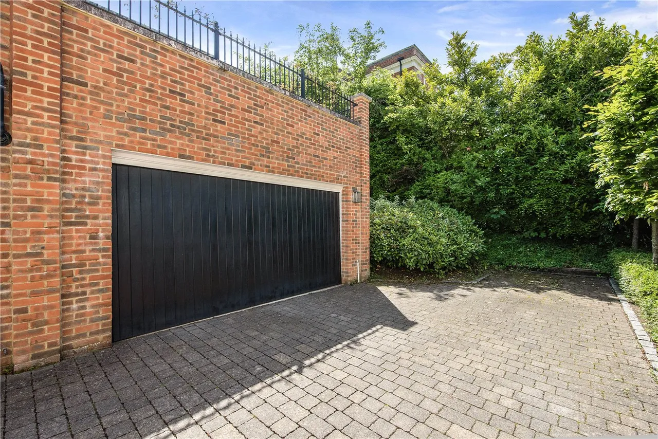Elizabeth Place, Winchester, SO22, photo 18