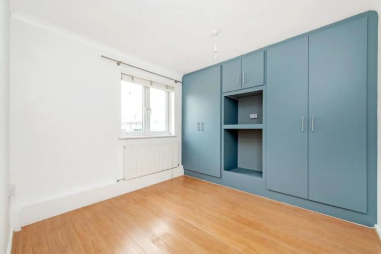 29 Pegasus House, Beaumont Square, London, photo 3