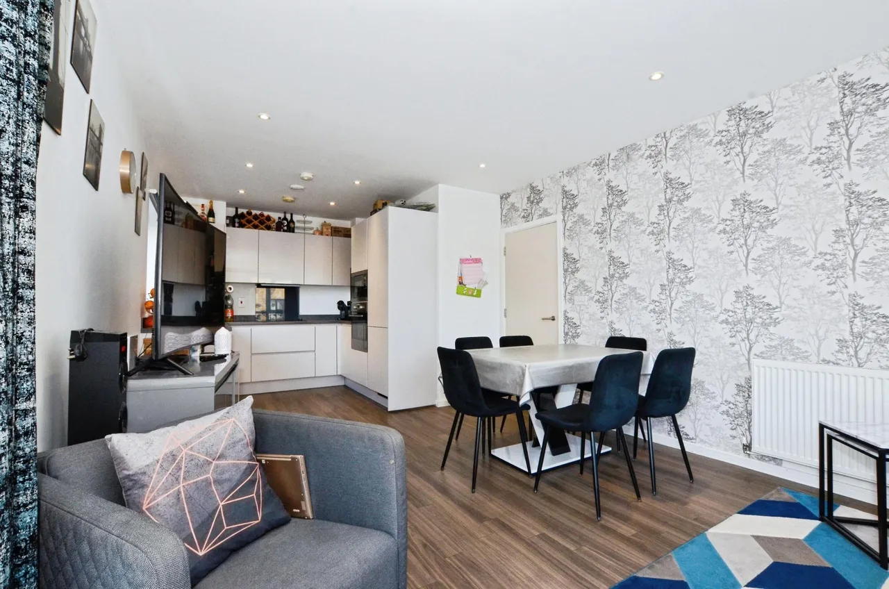 2 bed flat for sale, Bucknall Place, Watford, WD19