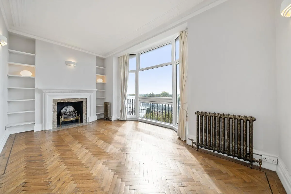 3 bed flat to rent, Richmond Hill, TW10