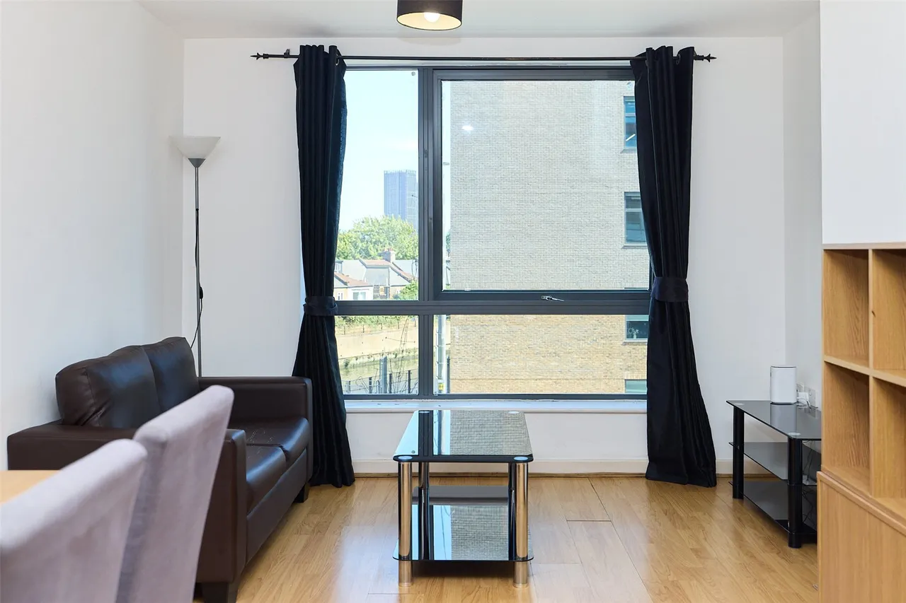 High Street, London, E15, photo 2