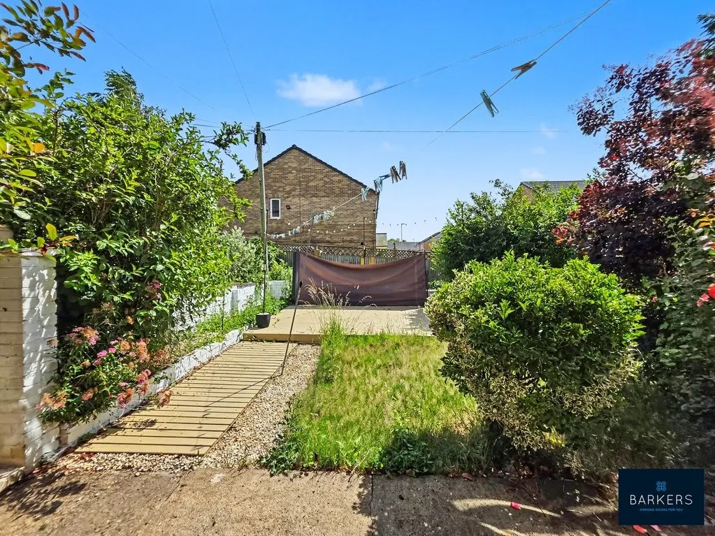 Kester Road, Batley WF17 8AB, photo 2