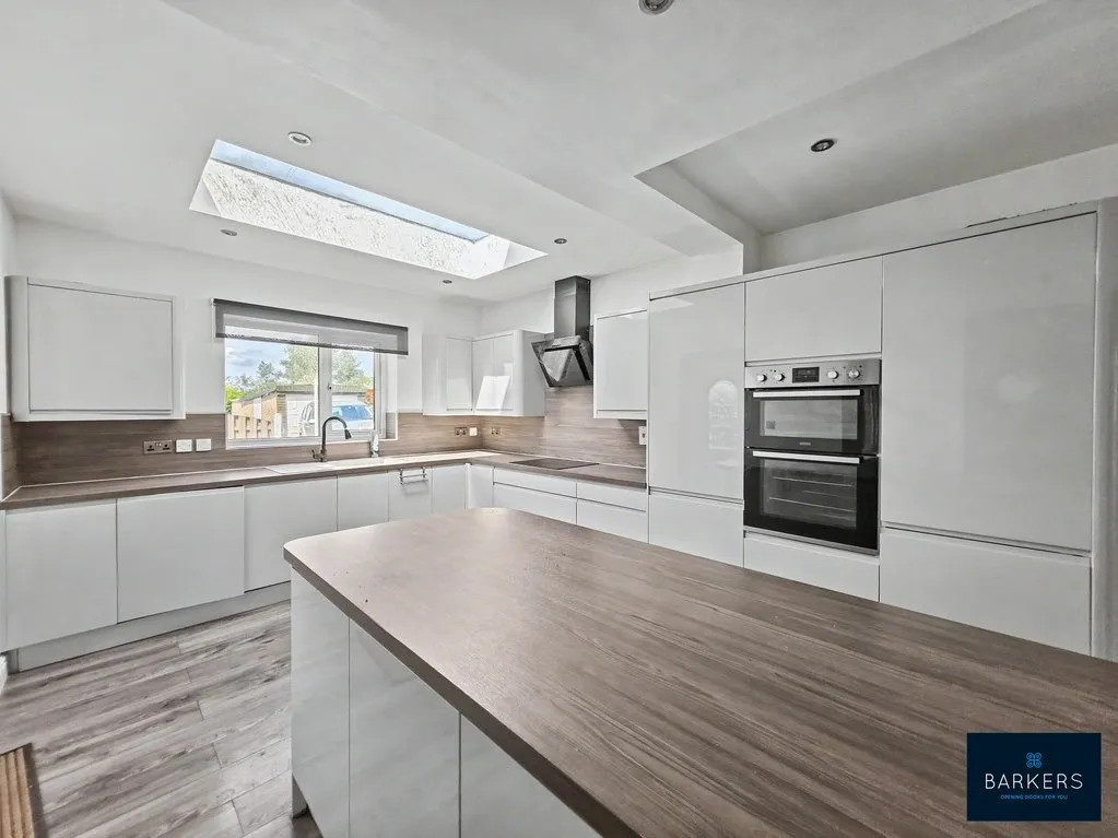 Kester Road, Batley WF17 8AB, photo 3