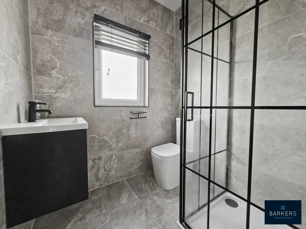 Kester Road, Batley WF17 8AB, photo 13