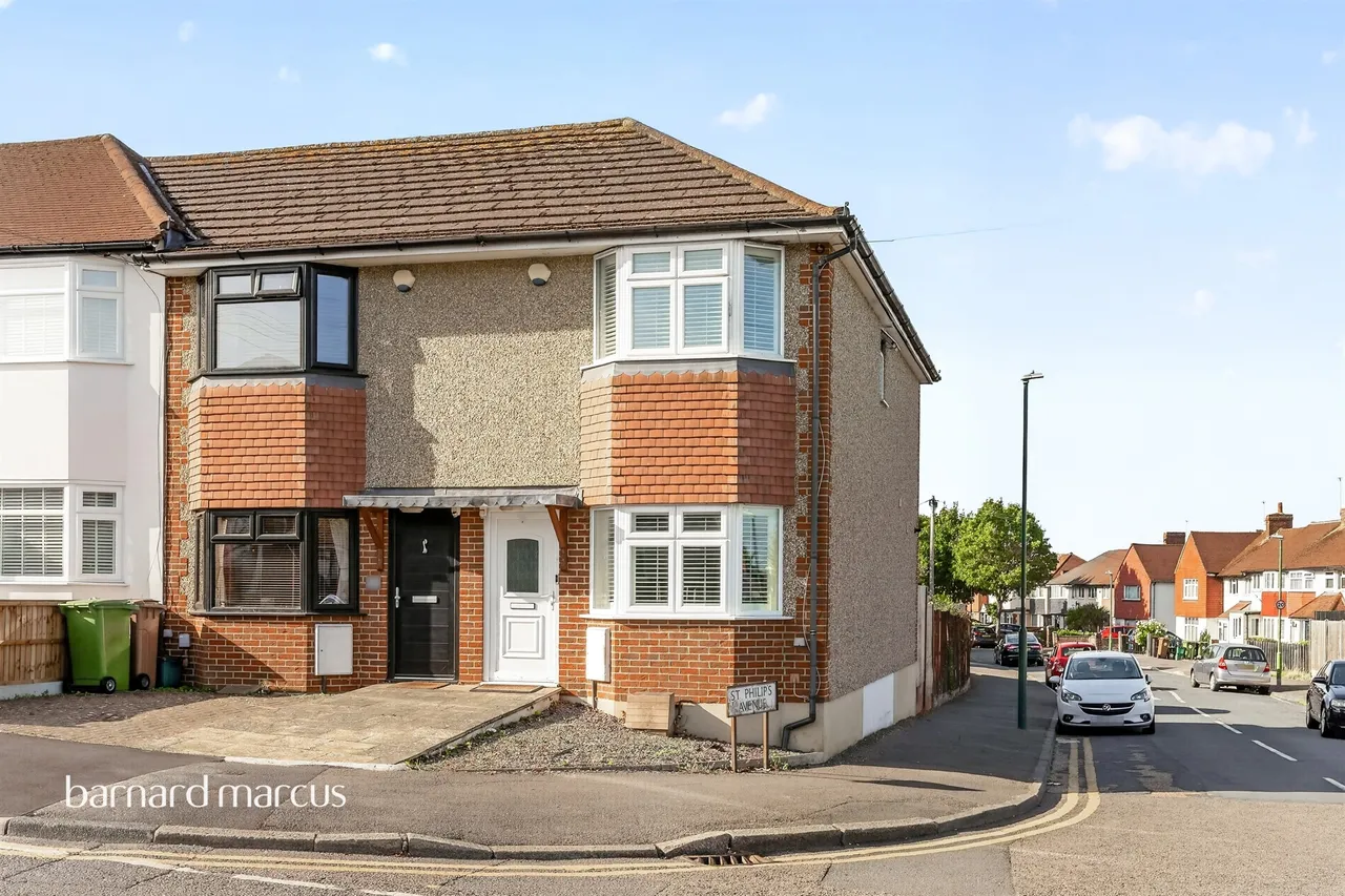 2 bed house for sale — Browning Avenue, Worcester Park