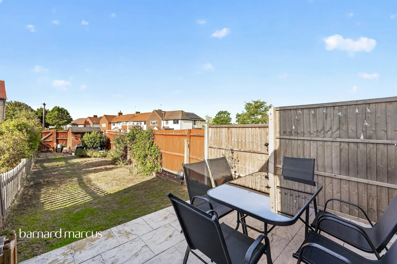 Browning Avenue, Worcester Park, photo 3