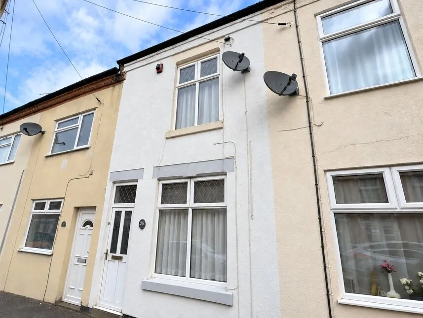 2 bed house to rent — Charles Street, Hinckley, Leicestershire, LE10