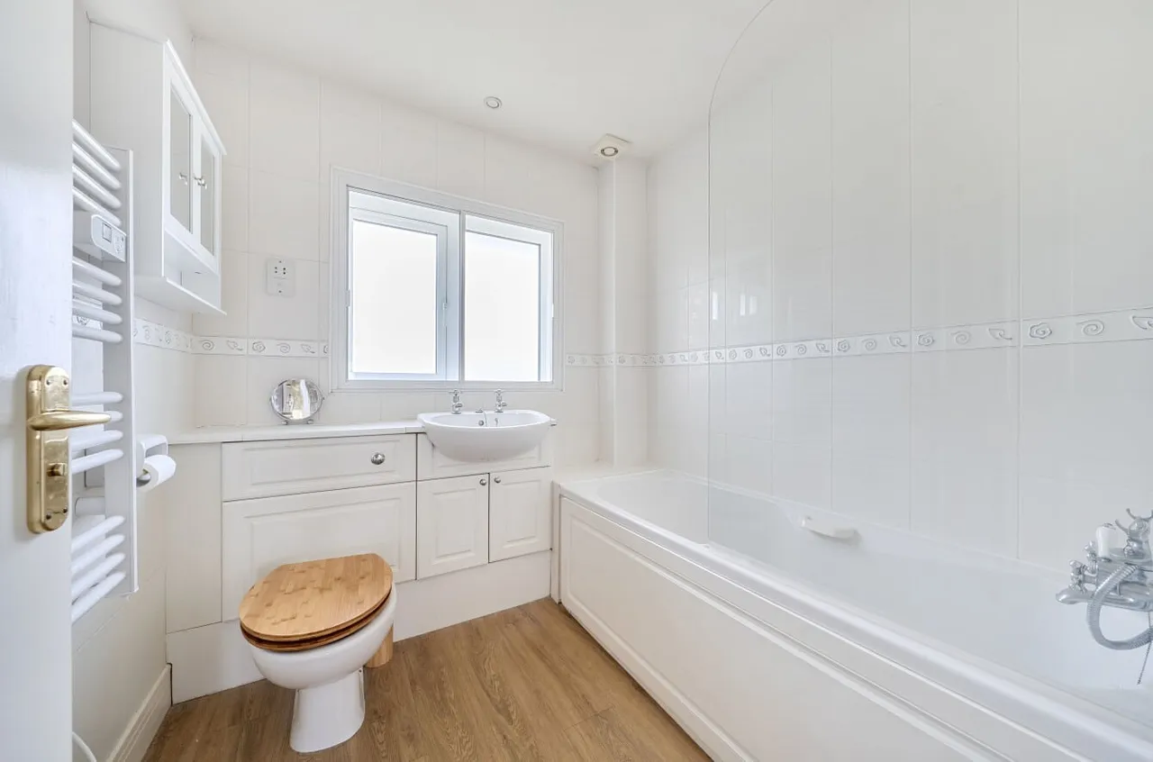 Chapel Close, Watersfield, RH20, photo 18