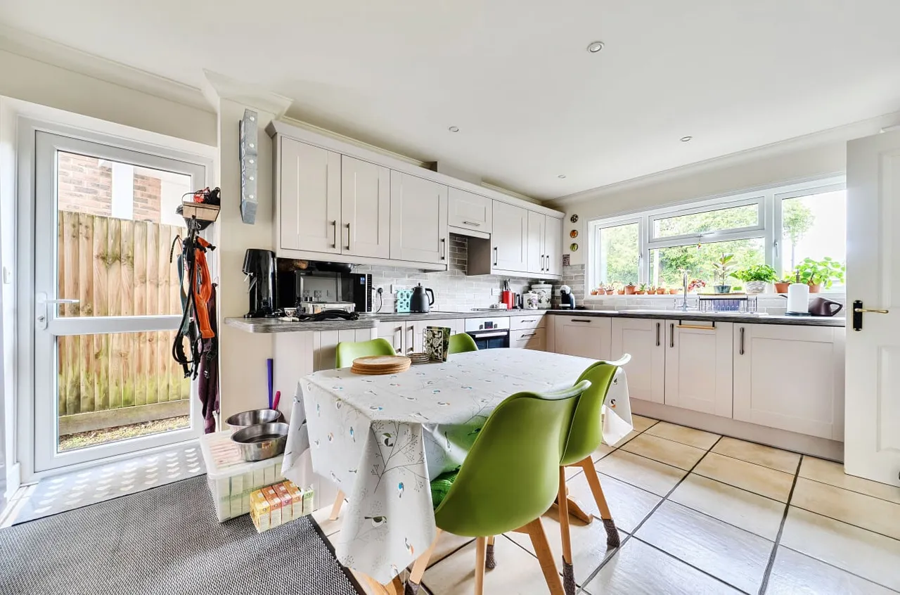 Chapel Close, Watersfield, RH20, photo 10