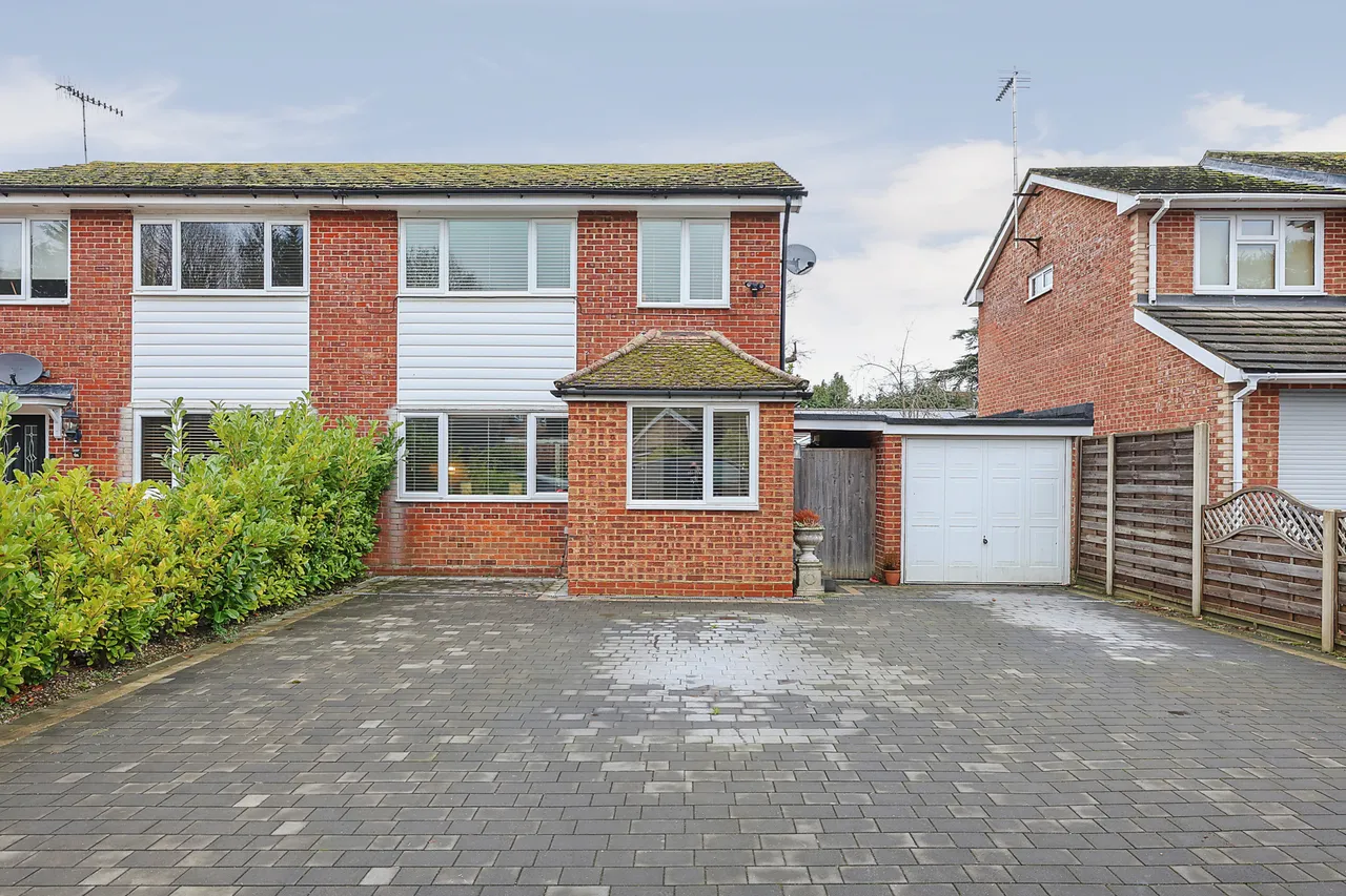 Longbridge Walk, Horley, RH6, photo 3