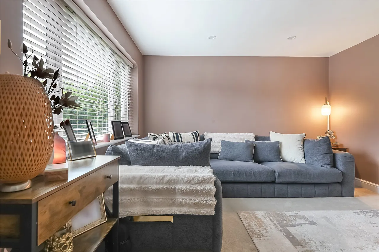 Longbridge Walk, Horley, RH6, photo 13