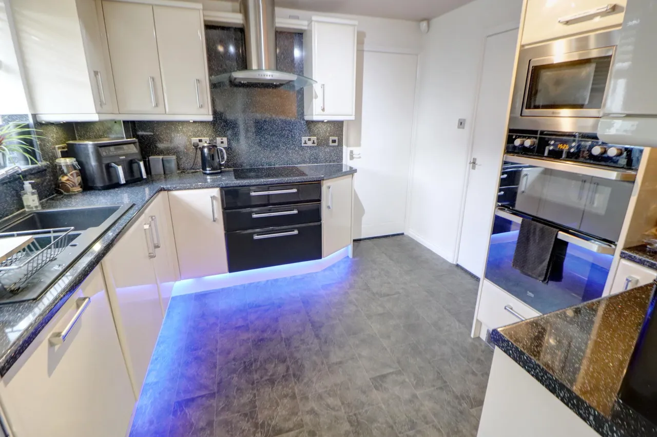 Canisp Close, Chadderton, OL9, photo 11