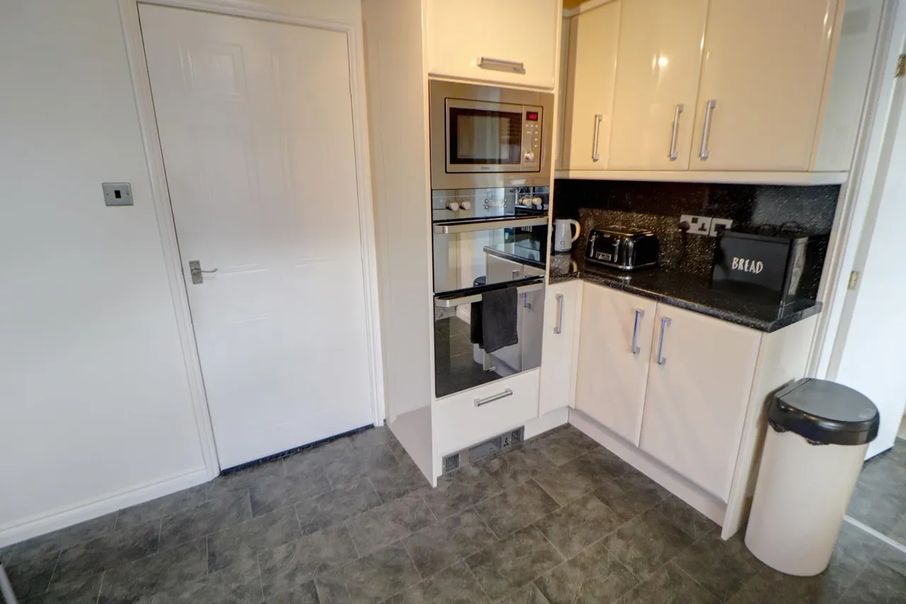 Canisp Close, Chadderton, OL9, photo 10