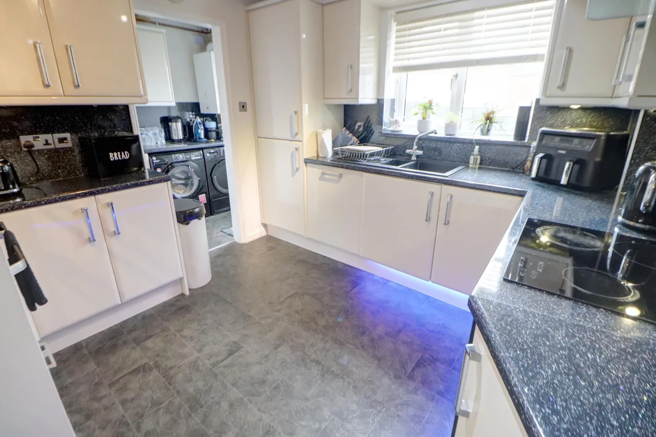 Canisp Close, Chadderton, OL9, photo 9