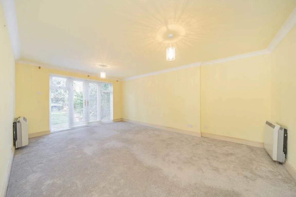 Kingston Road, TW11, photo 2