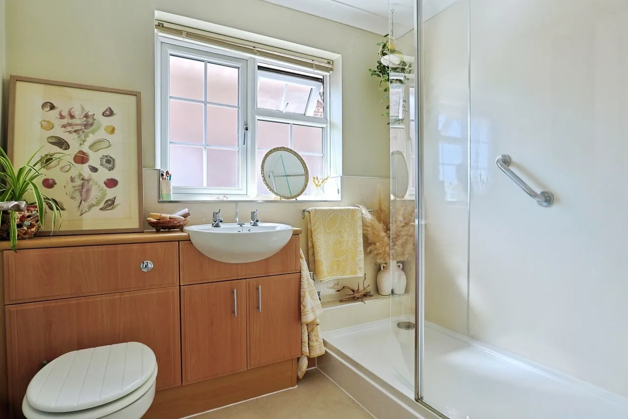 Falconer Drive, Poole, BH15, photo 6