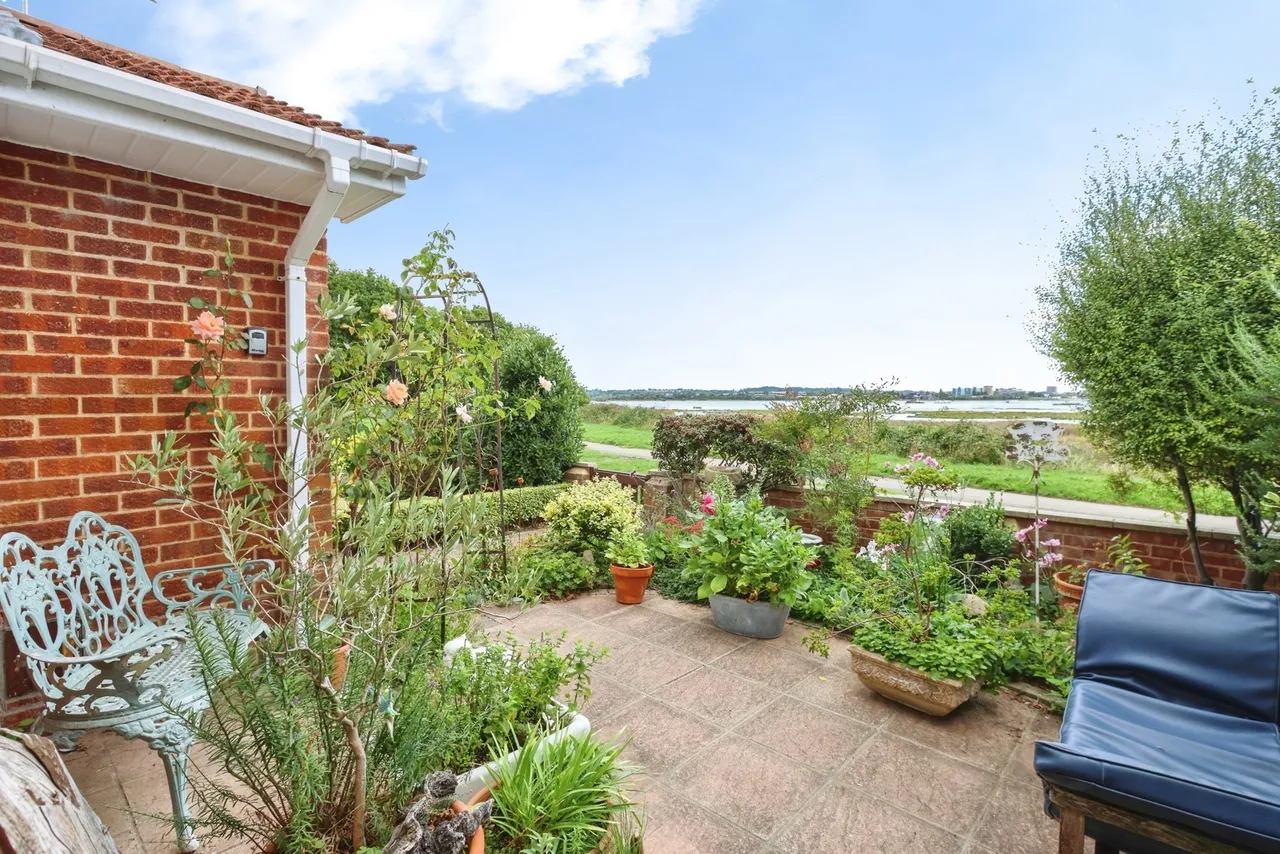 Falconer Drive, Poole, BH15, photo 3