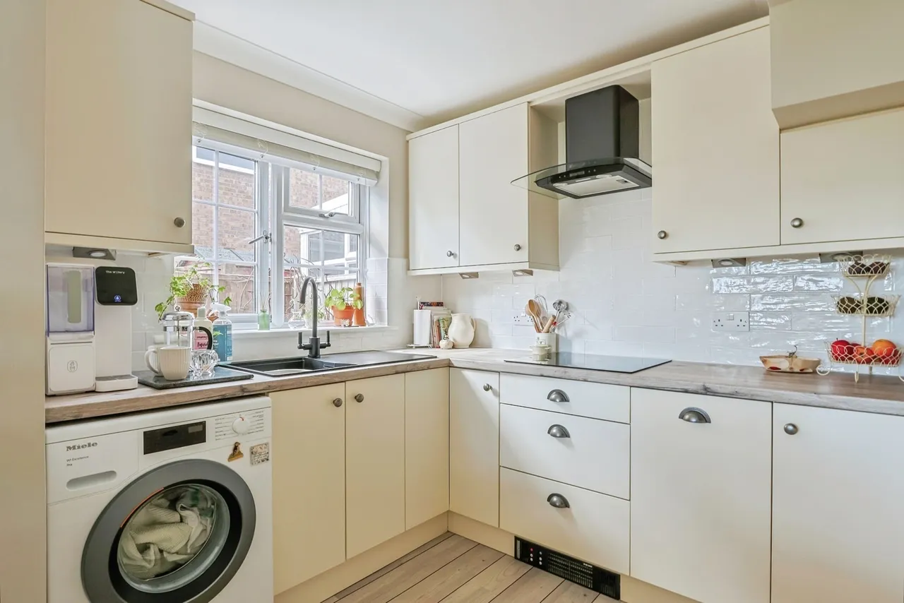 Falconer Drive, Poole, BH15, photo 10