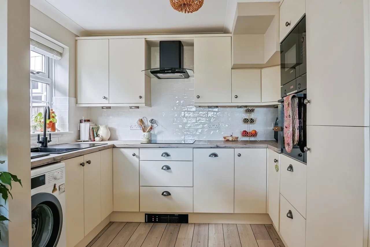 Falconer Drive, Poole, BH15, photo 9